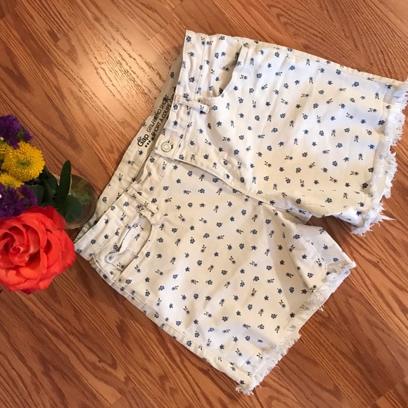 GAP Pants - GAP Girlfriend Denim Shorts - Floral